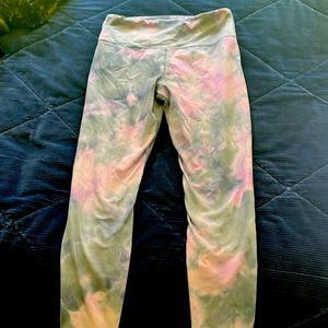 Super cute pastel pink and out leggings and light grey workout pants
